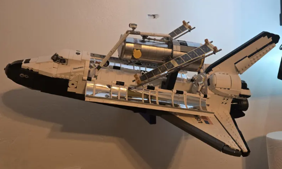 Wall mount for Lego 10283 NASA Space Shuttle Discovery