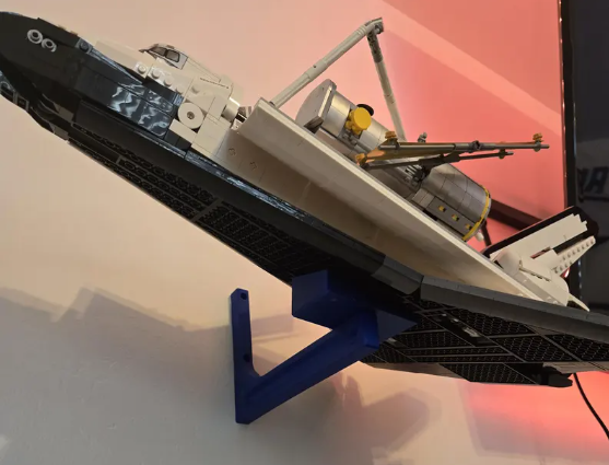 Wall mount for Lego 10283 NASA Space Shuttle Discovery